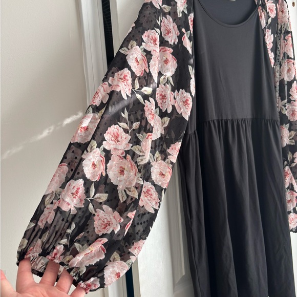 Chic Black Dress with Floral Sleeves - Picture 2 of 3